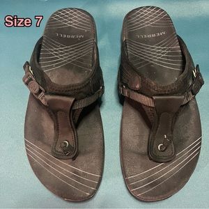 Merrell "Pansy" Size 7 Black Suede Slip On Flip-Flop Sandals